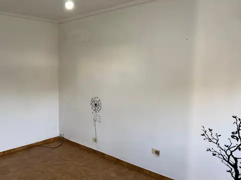 Casa 3 ambientes con patio Quilmes Oeste