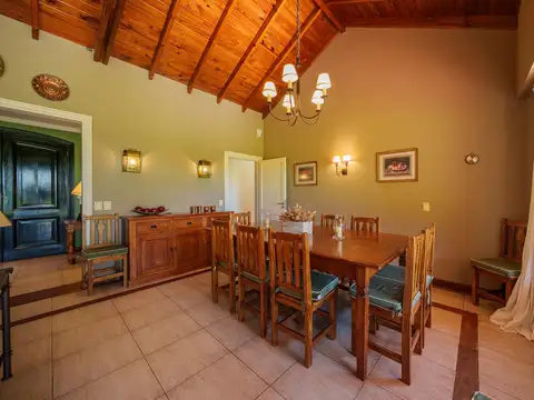 Casa 6 ambientes con 4 baños