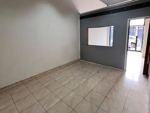 Local en alquiler en José León Suarez!