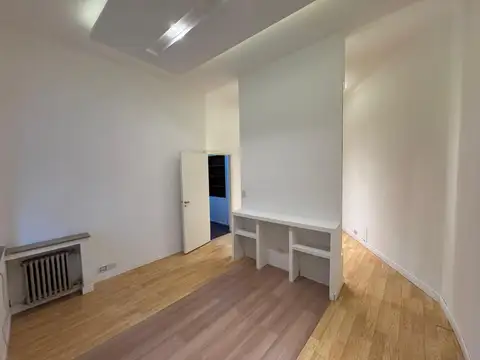 Av Pte Roque Saenz Pena 800