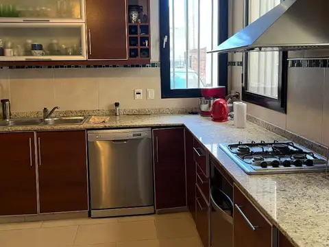 Casa 4 ambientes con 3 baños