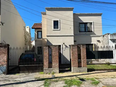 Adrogue casa en venta 3 dorm jardin excelente ubicacion