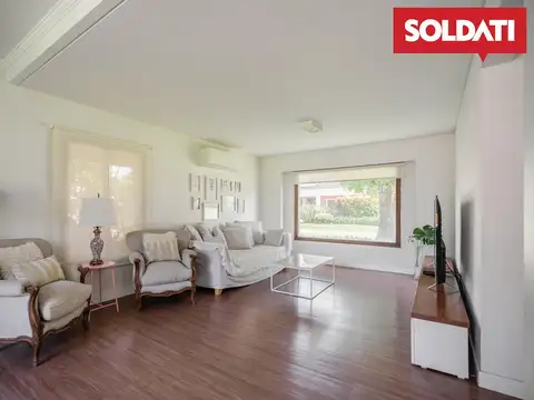 Casa en Venta con 4 cocheras