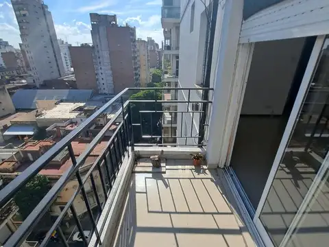 Entre Ríos 195 - departamento reciclado de un dormitorio con balcón al frente
