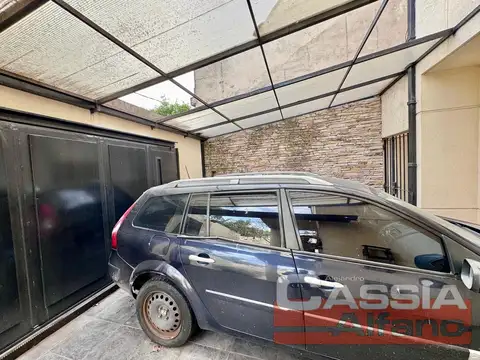 Casa 6 ambientes con 4 baños