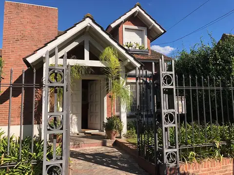 Casa en Venta con 4 cocheras