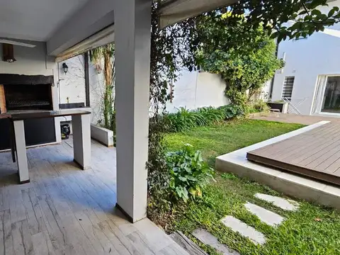 Casa 5 ambientes con 3 baños