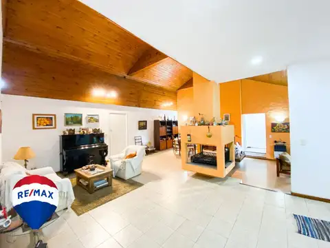 Casa en Venta con 1 cochera