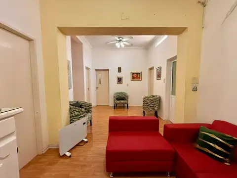 Casa 6 ambientes con 2 baños