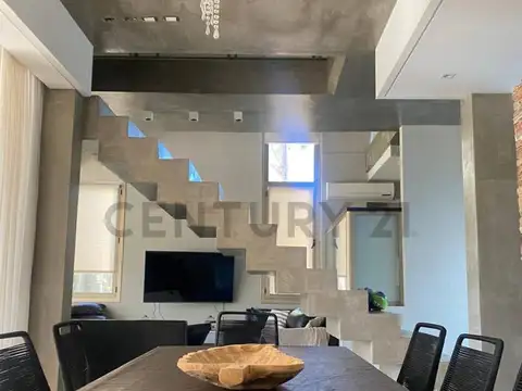Casa en Venta con 3 cocheras