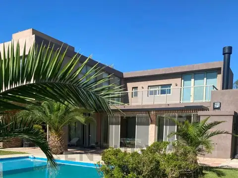 CASA EN VENTA EN  MIRALAGOS I  Ruta 2 Km 65