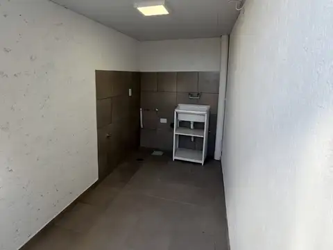 Casa 5 ambientes con 1 baño