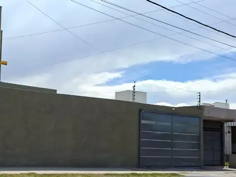 Casa en Alquiler en Luzuriaga, $ 950.000