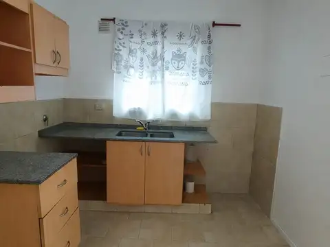 Depto Tipo Casa en Alquiler en Wilde, $ 500.000