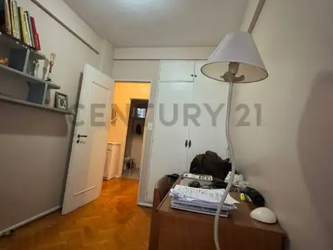 DEPARTAMENTO  3 AMB. con Dependencia EN RECOLETA- iNTERNO CON EXCELENTE DISTRIBUCIÓN Y ESTADO.