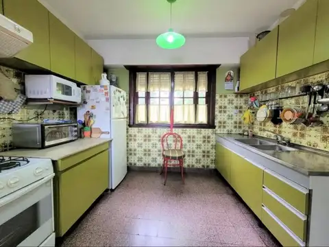 Luzuriaga 100