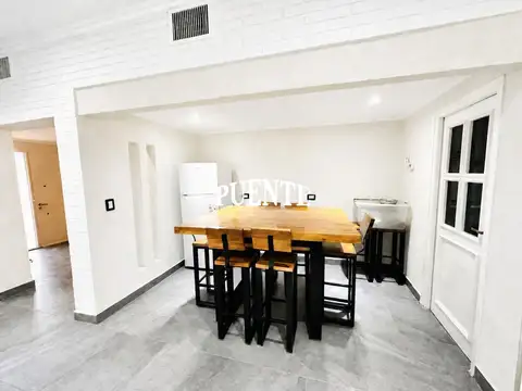 Casa 6 ambientes con 4 baños