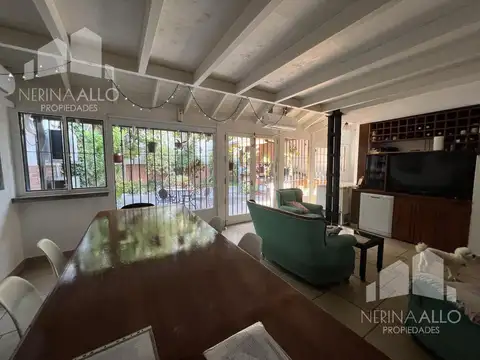 Casa en Venta con 2 cocheras