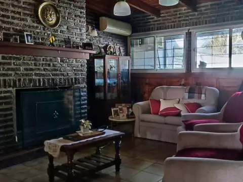 Casa 5 ambientes con 1 baño