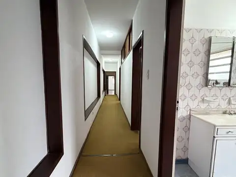 Casa 5 ambientes con 2 baños
