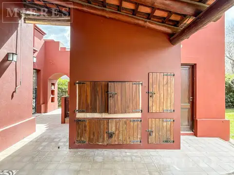 Casa en Venta con 3 cocheras