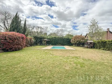 Casa 5 ambientes con 4 baños