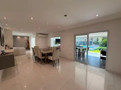 Casa 6 ambientes con 3 baños