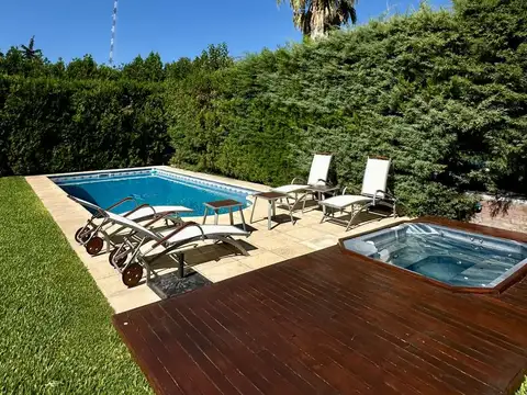 Casa en Venta con 2 cocheras