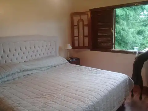 Casa 5 ambientes con 4 baños