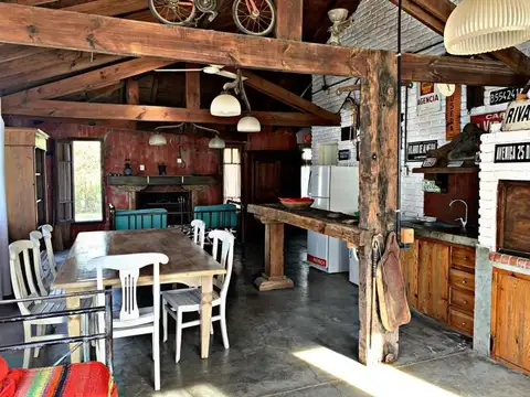 Casa en Venta con 2 cocheras