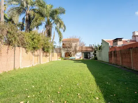CASA EN VENTA EN CITY BELL - POSIBILIDAD DE AMPLIAR O SUBDIVIDIR