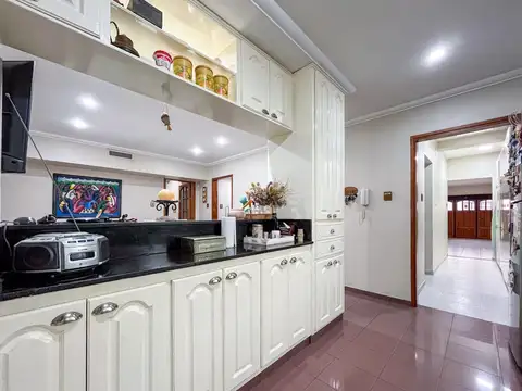 Casa en Venta con 3 cocheras