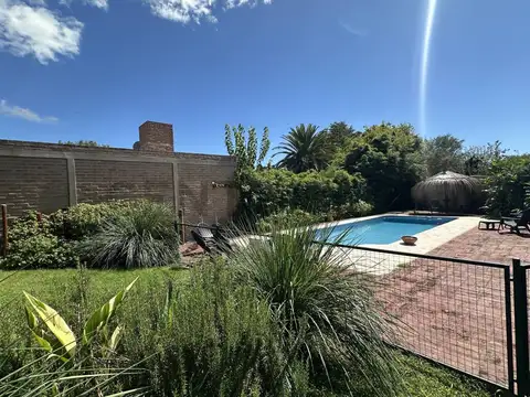Casa 10 ambientes con 5 baños