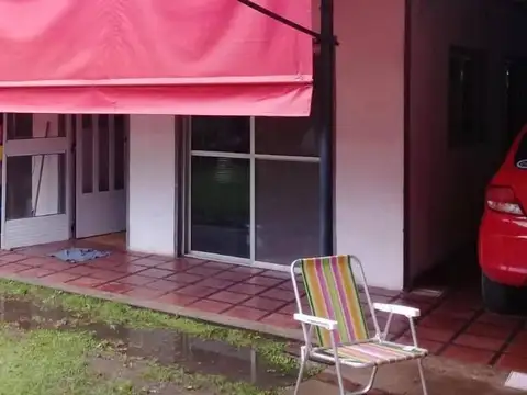 HERMOSA CASA CON  EDIFICACIÓN EN SU FONDO