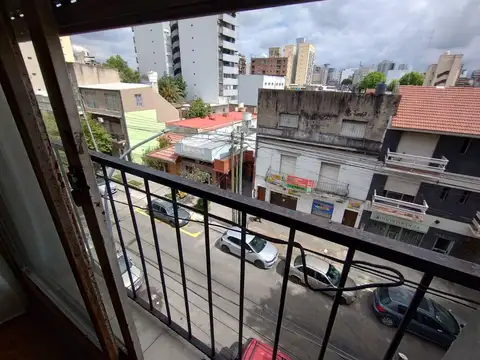 Dpto 3 ambientes en plena estación de Lanús Este!