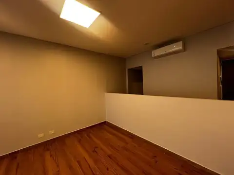 Oficina en Alquiler con 1 cochera