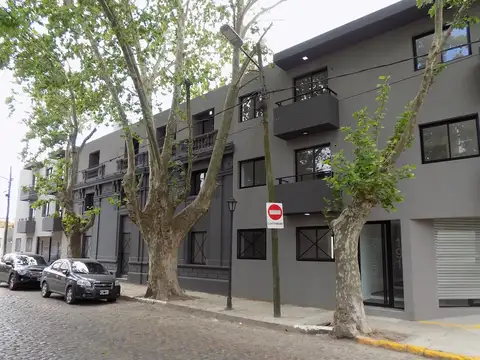 DEPARTAMENTO MONOAMBIENTE AL FRENTE CON BALCON Y COCHERA. PISO 2, DTO G, TEMPERLEY.