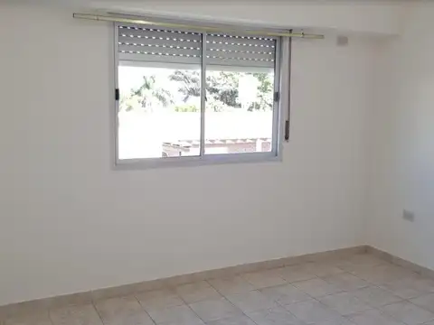 AMPLIO DEPARTAMENTO DE DOS AMBIENTES EN ISIDRO CASANOVA 