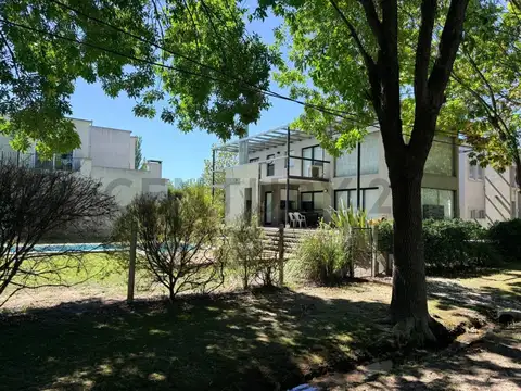 Casa en Alquiler en City Bell, USD 1.700