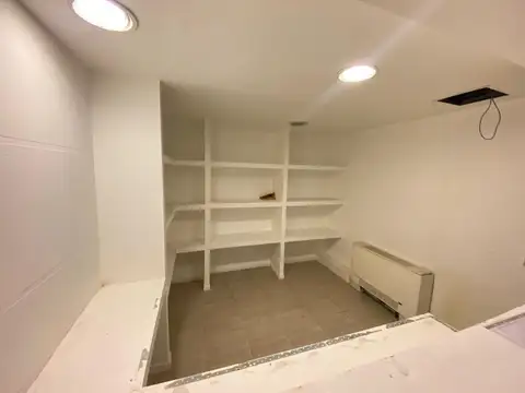 Oficina 10 ambientes con 3 baños