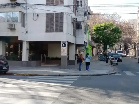 3 de Febrero  al 2900,  departamento 2 dormitorios, externo, excelente estado