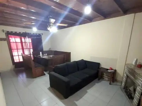 Casa 6 ambientes con 2 baños