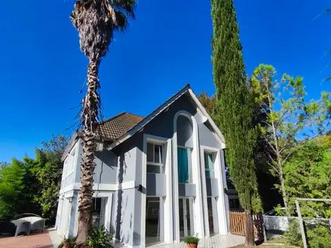Venta casa de 5 dormitorios en Septiembre, Escobar