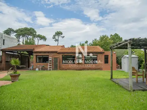 En venta casa de 3 Dormitorios en Jardines de Córdoba con Barbacoa