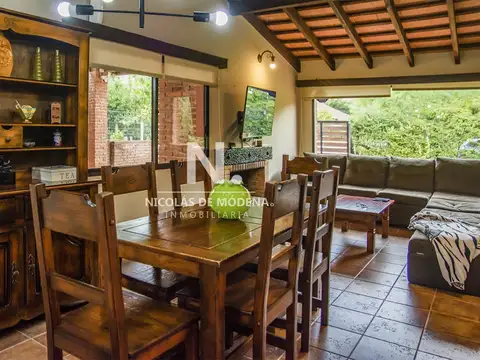 En venta casa de 3 Dormitorios en Jardines de Córdoba con Barbacoa