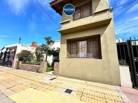 Casa 6 ambientes con 2 baños