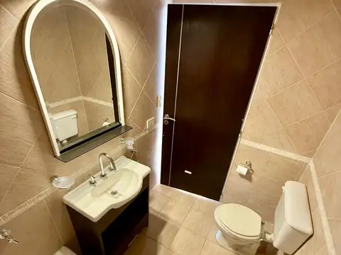 Monoambiente en 8° piso muy luminoso con cochera y SUM con piscina