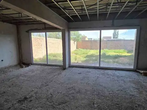 Casa 5 ambientes con 2 baños