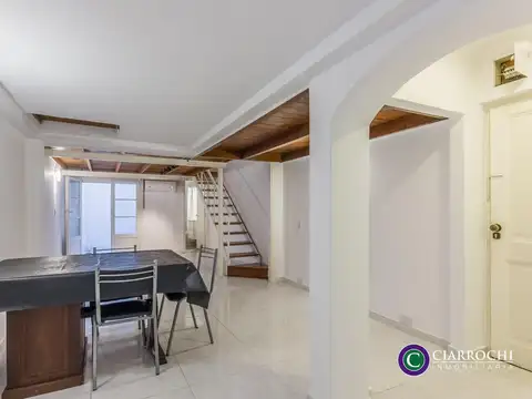 Zona Facultad de Medicina - RECICLADO - Uriburu y Santa Fe - Propiedad de 3 amb. con 2 Patios