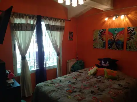 OPORTUNIDAD CHALET 4 AMBIENTES CON PISCINA COCHERA
